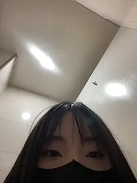 Asia-Lynn online show from April 3, 2026, 12:11 pm