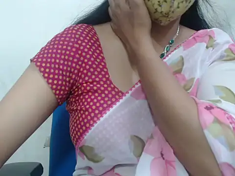 Snapshot of Lovely_Siri_23 chatting on October 28, 2025, 4:57 am Lovely Siri 23 online show from October 28, 2025, 4:57 am