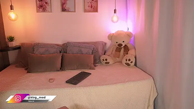 amelie gonzalez online show from October 7, 2025, 7:15 pm