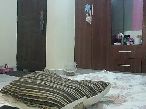 sweet-fancy online show from October 22, 2025, 3:44 pm