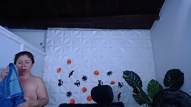 Snapshot of Valentinaa_mature chatting on October 2, 2025, 9:40 pm Valentinaa mature online show from October 2, 2025, 9:40 pm