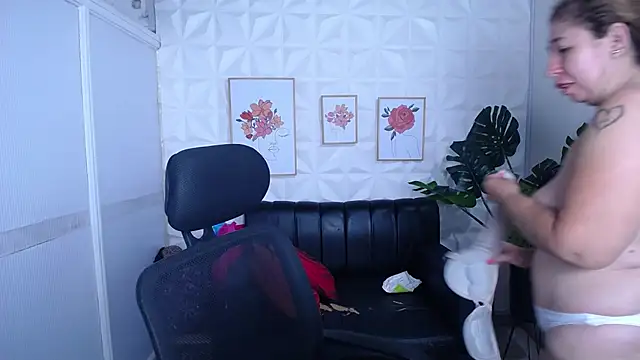 Snapshot of Valentinaa_mature chatting on September 11, 2025, 10:43 pm Valentinaa mature online show from September 11, 2025, 10:43 pm