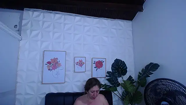 Snapshot of Valentinaa_mature chatting on September 16, 2025, 12:55 am Valentinaa mature online show from September 16, 2025, 12:55 am