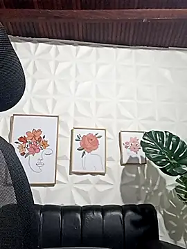 Snapshot of Valentinaa_mature chatting on September 27, 2025, 1:01 am Valentinaa mature online show from September 27, 2025, 1:01 am