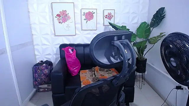 Snapshot of Valentinaa_mature chatting on November 30, 2025, 4:46 am Valentinaa mature online show from November 30, 2025, 4:46 am