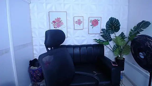 Snapshot of Valentinaa_mature chatting on September 18, 2025, 10:24 pm Valentinaa mature online show from September 18, 2025, 10:24 pm