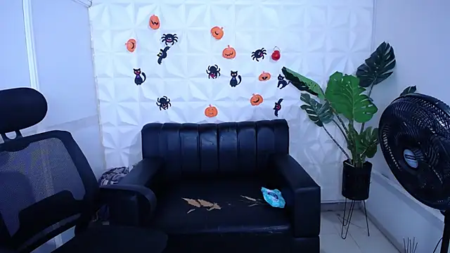 Snapshot of Valentinaa_mature chatting on October 17, 2025, 10:33 pm Valentinaa mature online show from October 17, 2025, 10:33 pm