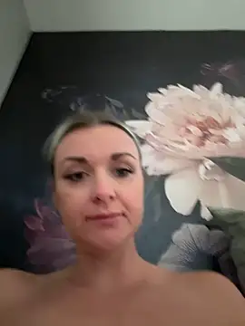 Bella-Tight online show from September 15, 2025, 6:58 am