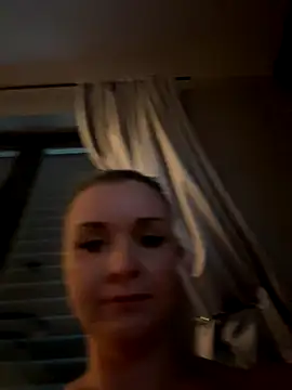 Bella-Tight online show from October 10, 2025, 5:41 am