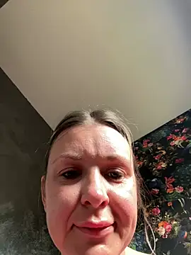 Bella-Tight online show from April 18, 2026, 7:11 am