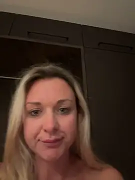 Bella-Tight online show from September 14, 2025, 5:08 am