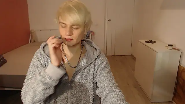 Snapshot of Oliver_sweet_ chatting on January 8, 2026, 1:22 am Oliver sweet online show from January 8, 2026, 1:22 am