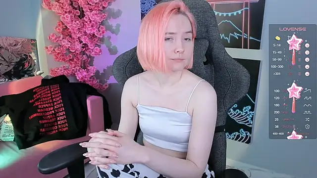 ReiYosimoto online show from October 8, 2025, 11:56 am