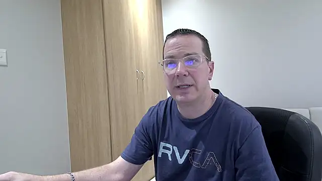 BrettJ81 online show from September 28, 2025, 1:18 pm