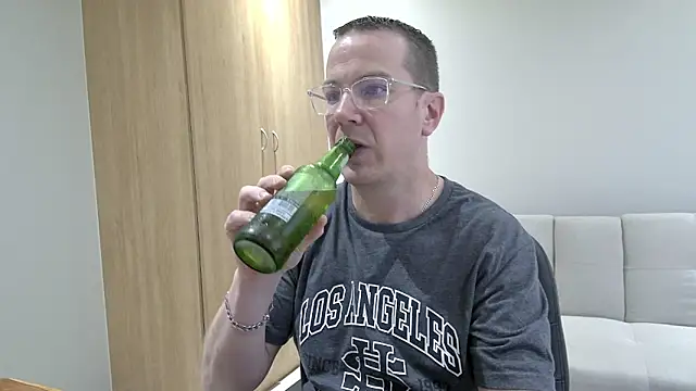 BrettJ81 online show from March 25, 2026, 2:38 pm