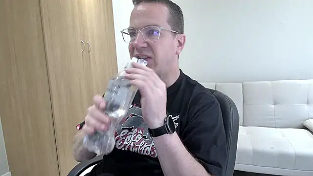 BrettJ81 online show from November 28, 2025, 1:11 pm