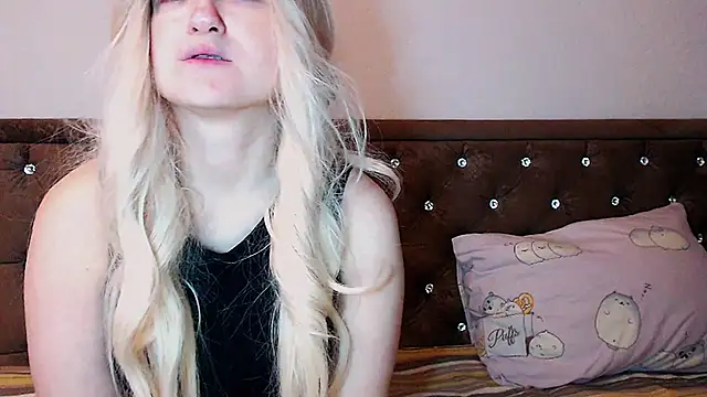 Sara4uu online show from September 19, 2025, 10:25 pm