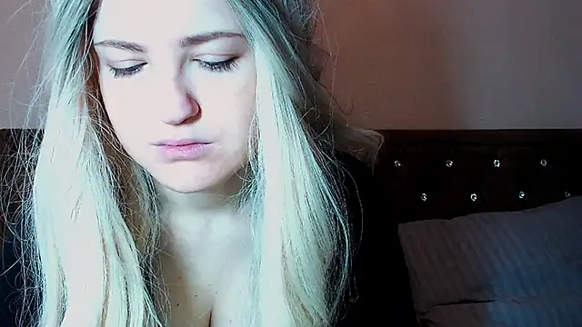 Sara4uu online show from December 14, 2025, 12:44 pm