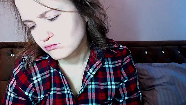 Sara4uu online show from February 15, 2026, 8:35 am