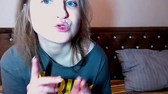 Sara4uu online show from February 13, 2026, 11:05 pm