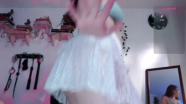 Snapshot of Eve_Blue77 chatting on April 24, 2026, 10:23 pm Eve Blue77 online show from April 24, 2026, 10:23 pm