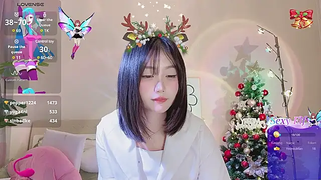 Snapshot of Dennielle- chatting on December 24, 2024, 10:11 am Dennielle- online show from December 24, 2024, 10:11 am