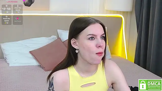 AmaliaBell online show from October 10, 2025, 1:12 pm