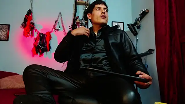 dom2travelersss online show from April 16, 2026, 7:47 pm