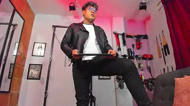 dom2travelersss online show from March 2, 2025, 6:57 pm