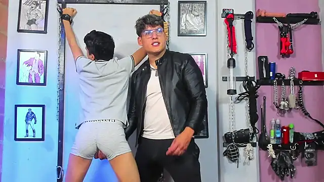 dom2travelersss online show from February 20, 2025, 1:40 pm