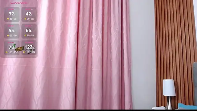 gisellsaenz online show from October 28, 2025, 7:02 pm