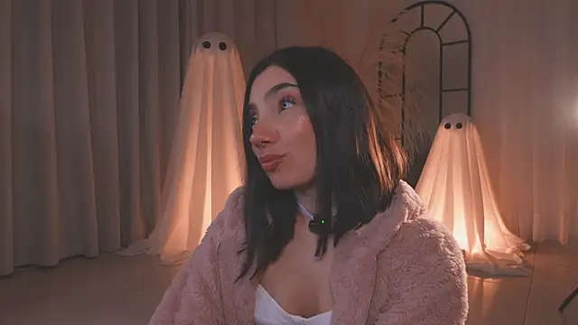 AmyArmstrong online show from October 16, 2025, 1:47 am