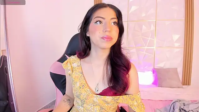 Snapshot of natalie_jaensen chatting on November 2, 2025, 6:35 pm natalie jaensen online show from November 2, 2025, 6:35 pm