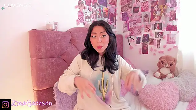 Snapshot of natalie_jaensen chatting on February 14, 2025, 11:42 am natalie jaensen online show from February 14, 2025, 11:42 am