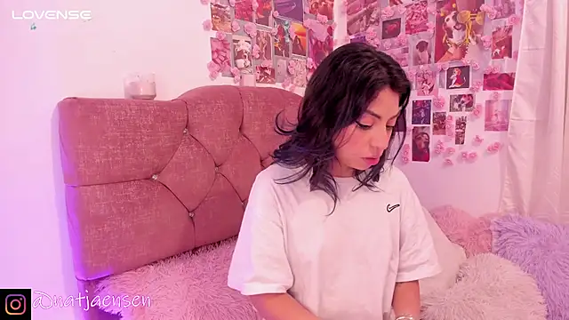 Snapshot of natalie_jaensen chatting on March 1, 2025, 10:13 am natalie jaensen online show from March 1, 2025, 10:13 am