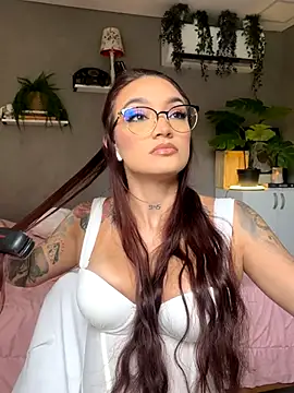 DaniDusan  online show from September 21, 2025, 6:13 pm