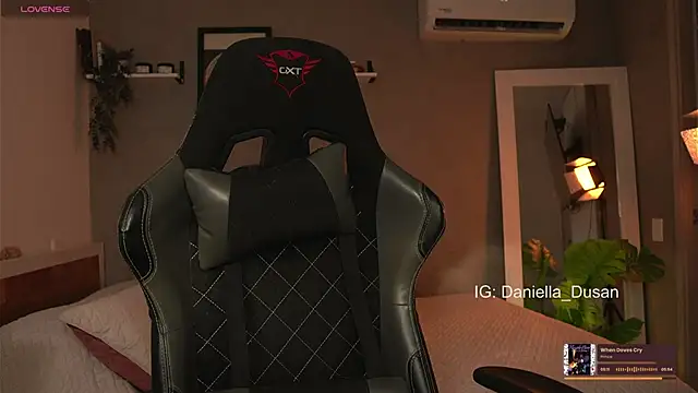 DaniDusan  online show from January 6, 2025, 10:26 pm