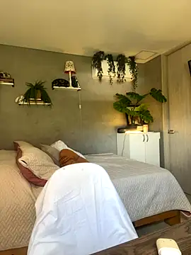 DaniDusan  online show from September 9, 2025, 4:38 pm