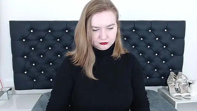 LaraDream online show from March 7, 2025, 9:59 pm