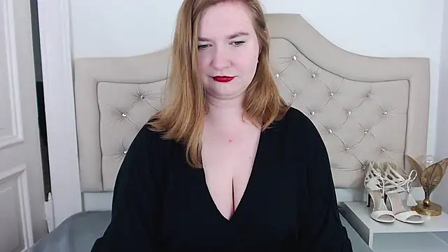 LaraDream online show from March 12, 2025, 3:07 pm