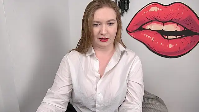 LaraDream online show from December 22, 2025, 3:23 pm