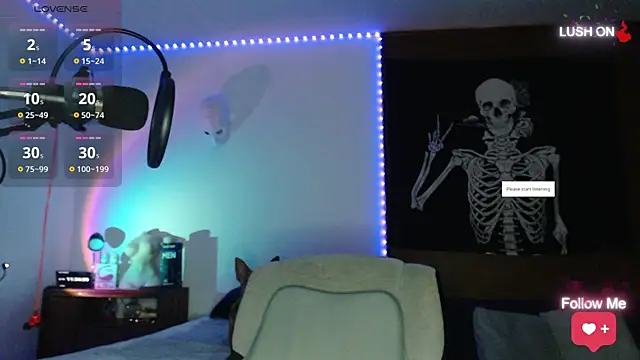 soyelcarlitos  online show from September 18, 2025, 5:32 am