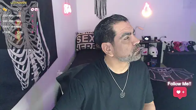 soyelcarlitos  online show from May 30, 2026, 3:57 am