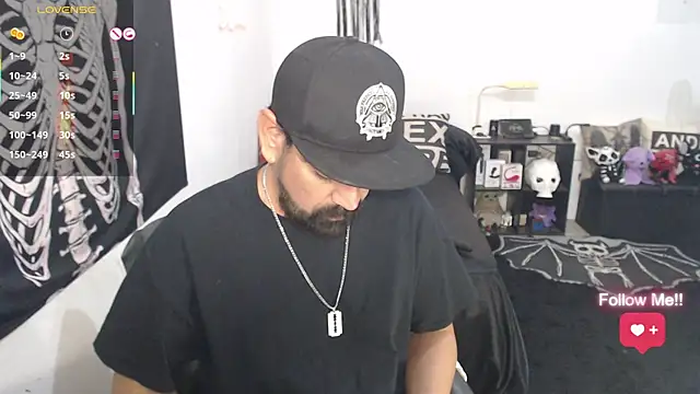 soyelcarlitos  online show from May 15, 2026, 5:38 am