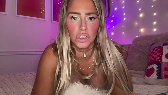 Fitnessbabe69 online show from April 26, 2026, 7:49 am