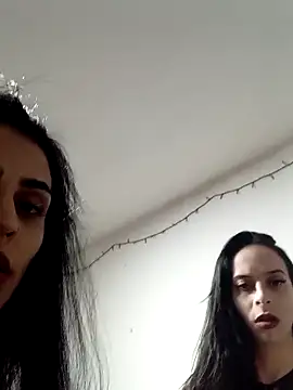 yasmine26 online show from December 16, 2025, 5:50 pm
